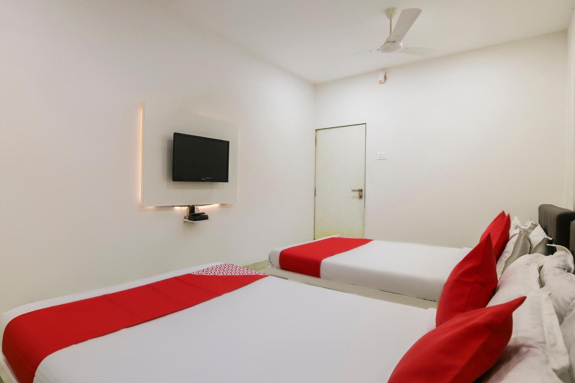 Hotel O Shiv Vatika Banquet & Rooms Bhatha Exterior photo
